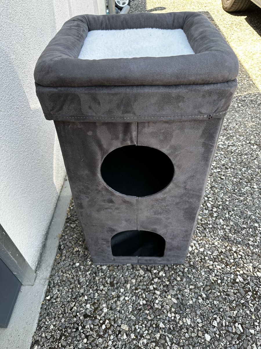 Tiragraffi: Katzenbaum grau, neuwertig – Nuovo (secondo la descrizione) da Niederbipp venduto da Roeschu77 2