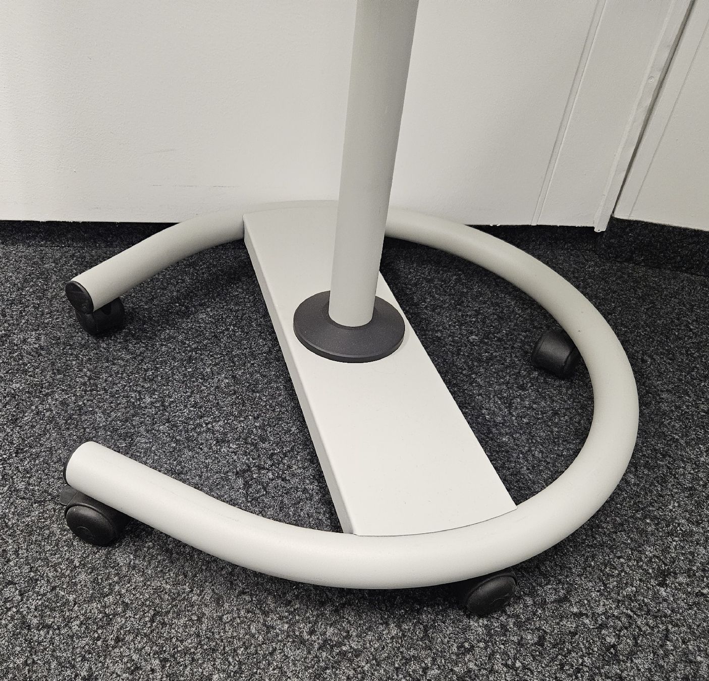 Wandtafeln: Flipchart mit Rollen – Gebraucht aus Brütten von Land_Buesi 2
