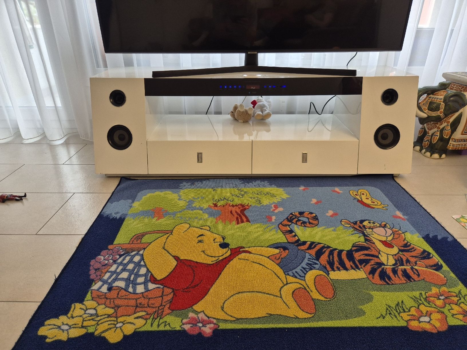Mobili TV: TV-Möbel mit integriertem Soundsystem, weiss – Usato da Burgdorf venduto da Toma9