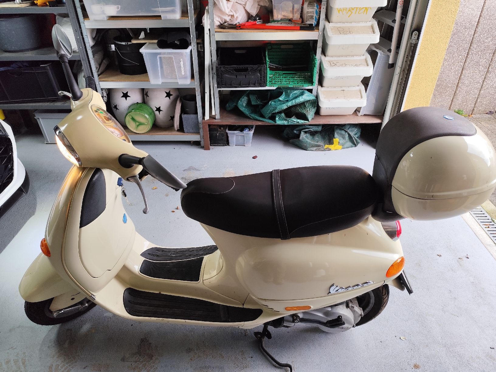 Piaggio Scooter: Top Piaggio Vespa Roller,beige,Topcase,6'550 – Usato da Metzerlen venduto da Susii80