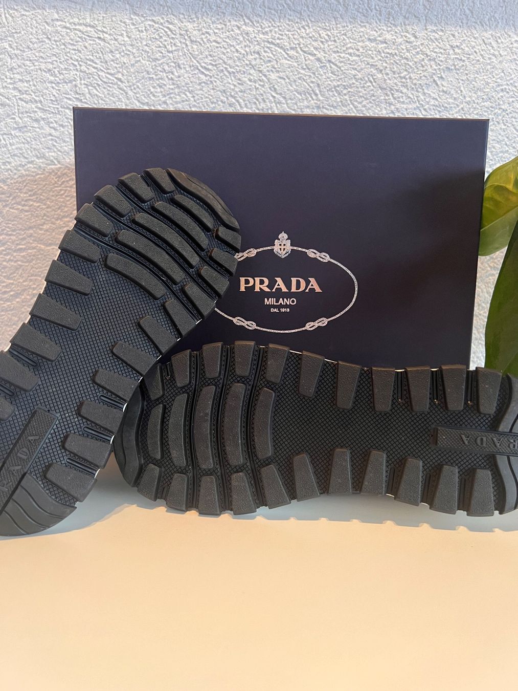 Prada Scarpe da donna: Neue Prada Sneakers - Size 36.5 – Nuovo (secondo la descrizione) da Seengen venduto da kri_27st 1