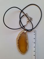 Achat-Anhänger mit Lederband, neu, Unikat. (Yellow Agate)