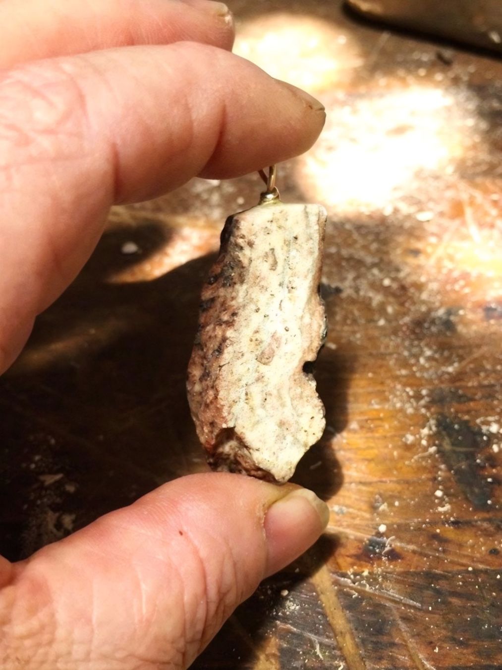 Minerali & Pietre curative: Kettenanhänger aus Schweizer rosa Alabaster – Nuovo e nell'imballaggio originale da Aarau venduto da Schmuckhoehle_MD 7