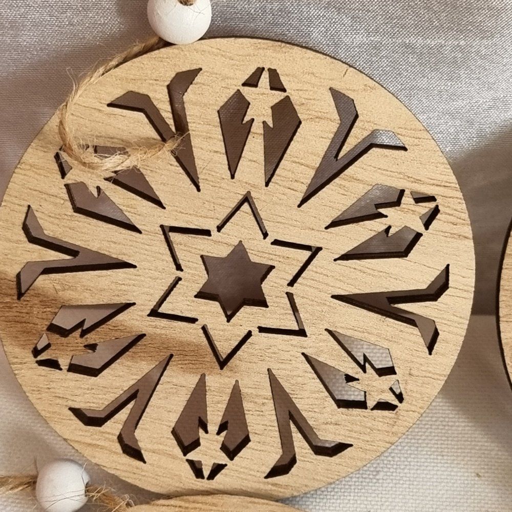 Tutte le decorazioni: 9 Stk.Originalverpackte Holz Mandala mit Schur / 7, 7 cm – Nuovo e nell'imballaggio originale da Rupperswil venduto da moni_2024 4