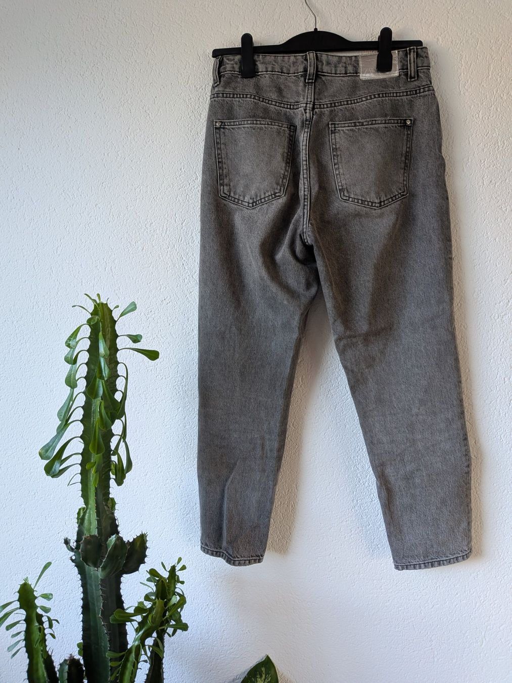 Zara Jeans: Graue Jeans Gr. M – Usato da Ostermundigen venduto da om11 3