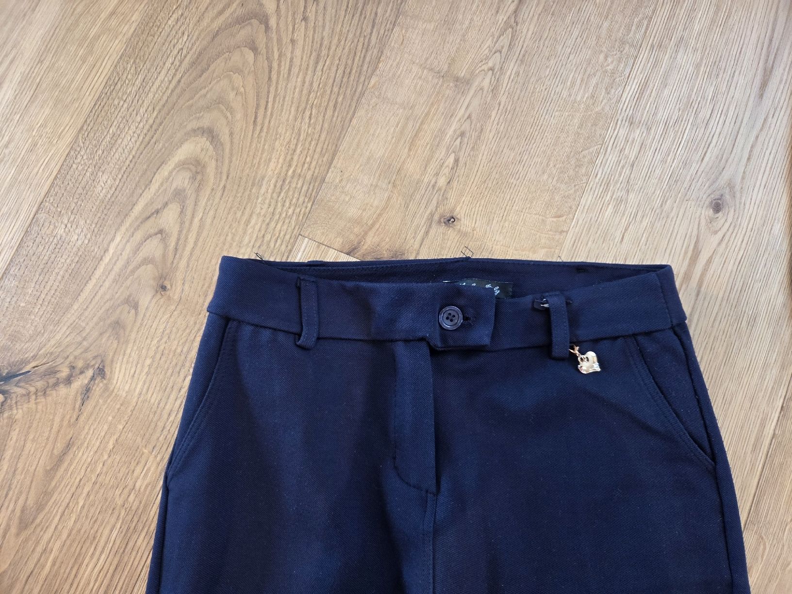 Pantaloni: bequeme Hose, 2 Paar – Usato da Wiesendangen venduto da Sinhuk 2