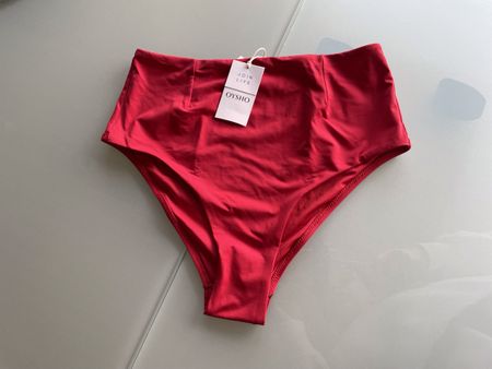 Oysho Bas de Bikini rouge taille haute neuf, taille M