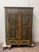 Bemalter Bauernschrank