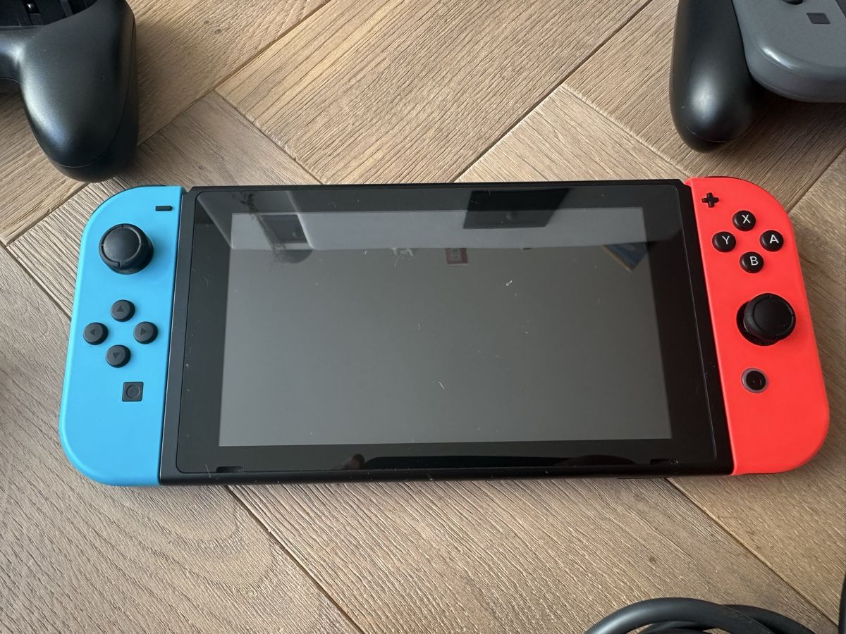 Nintendo Konsolen: Nintendo Switch 1 Konsole mit Zubehör – Gebraucht aus Flawil von huber-sennhauser 1