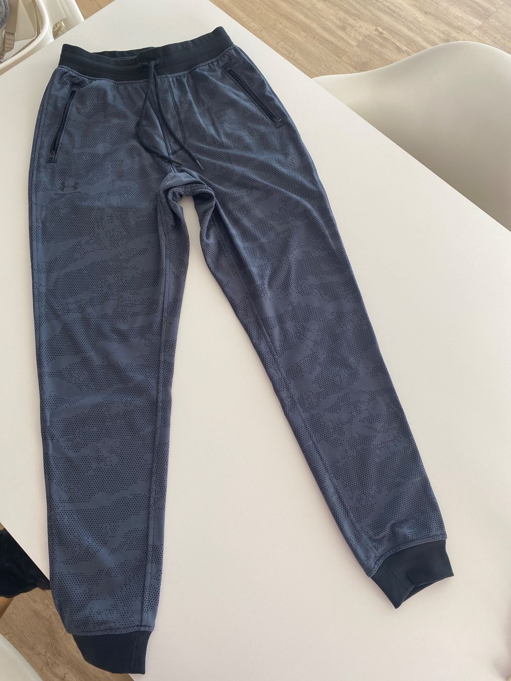 Under Armour Pantaloni: Herren Jogging Hosen Under Armour – Usato da Spiez venduto da Primrose2013 3