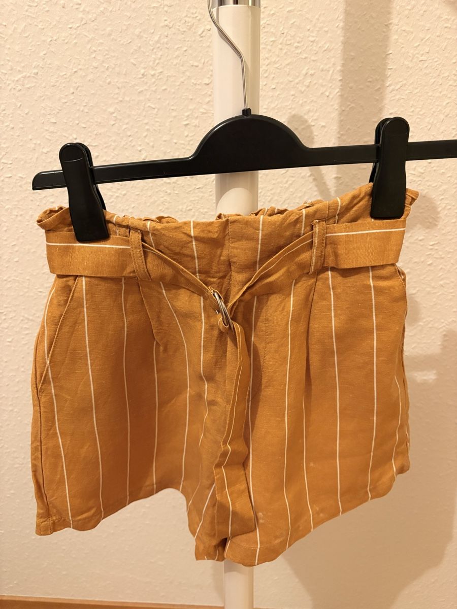Bershka Hosen: Short rayé Bershka taille M – Gebraucht aus Chêne-Bougeries von bru_bs9n