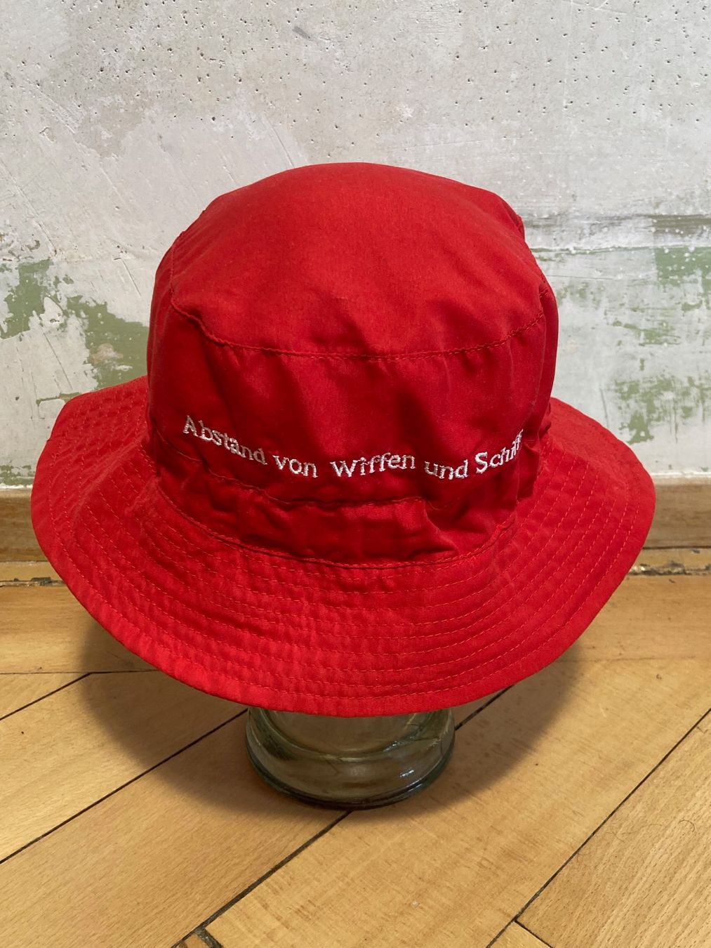 Copricapi, berretti & cappellini: Vintage Y2K Bob Ski Polizei – Usato da Zürich venduto da le_souk 2