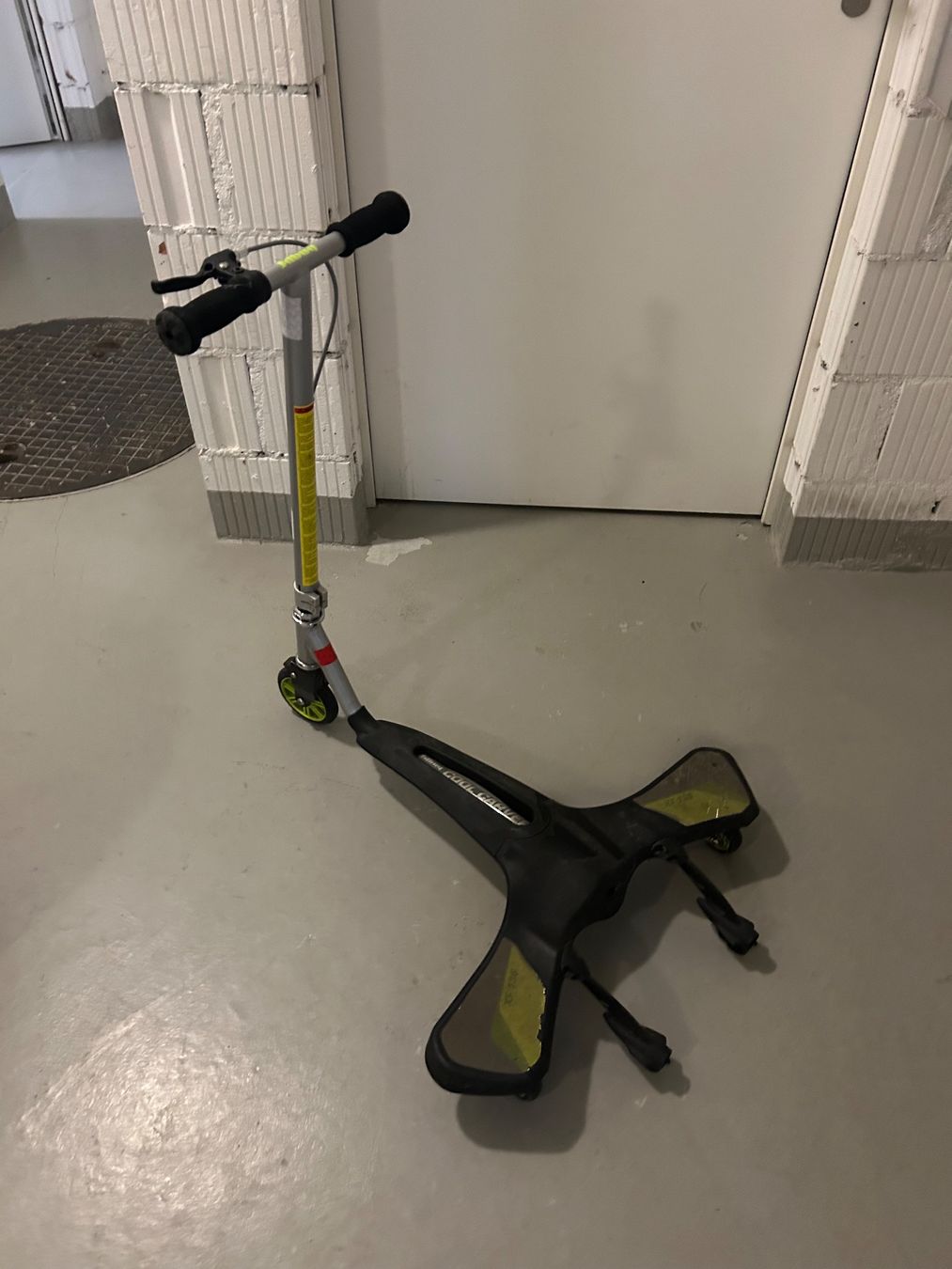 Veicoli per bambini: Cool Carver Trottinett Kinder – Usato da Wabern venduto da belka72 3