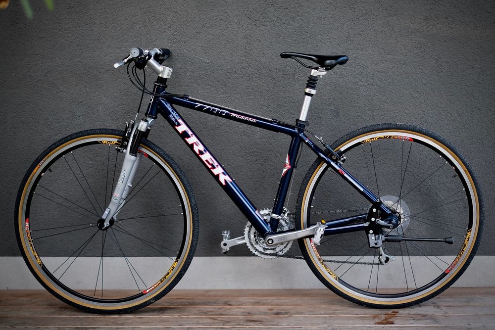 Trek best sale 7700 hybrid