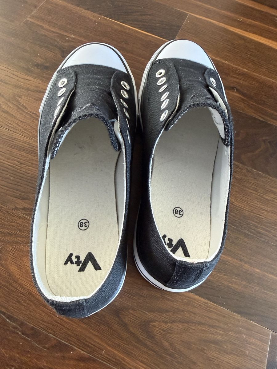 Herrenschuhe: Schwarze Sneaker Gr. 38 Vty – Gebraucht aus Frauenfeld von Lunarlilac 1