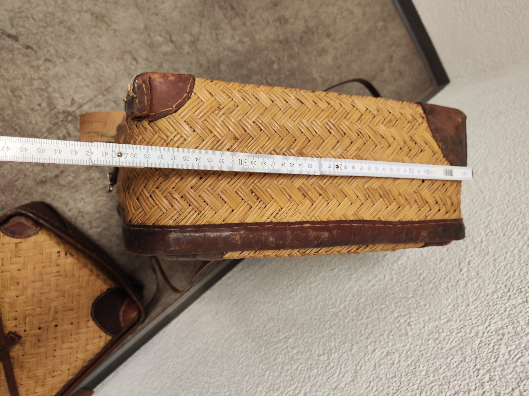 Reisekoffer: 2 alte Vintage Rattan Koffer – Gebraucht aus Toffen von  3