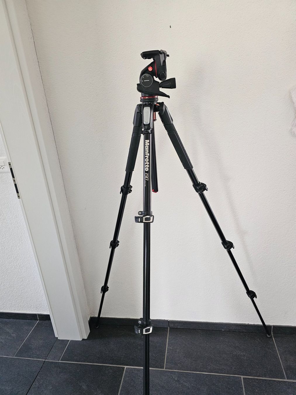 Manfrotto Treppiedi & Teste: Stativ Manfrotto 190 inkl. Tasche – Usato da Rickenbach SO venduto da sirkon 1