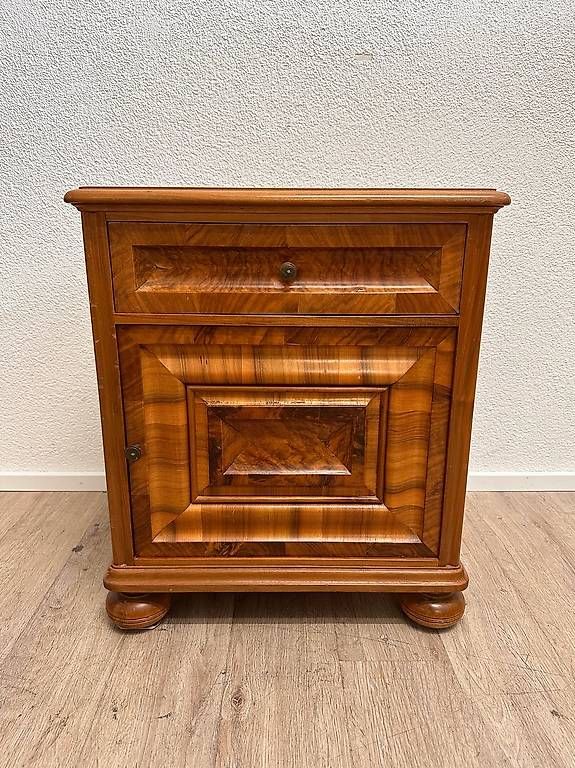 Comodini: Vintage Nachttisch im Biedermeier Stil – Usato da Obernau venduto da Arche_Noah_Brocki