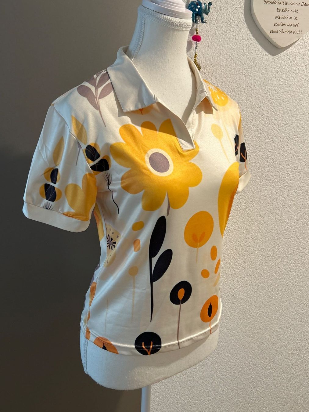 Polo-Shirts: Damen Poloshirt mit Blumenmuster Grösse S – Gebraucht aus Brunnen von Nala2929 2