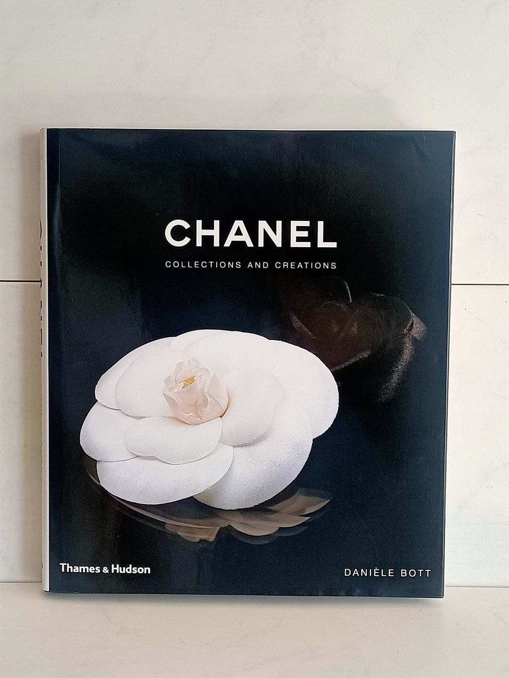Bücher: Chanel - Collections and Creations / Danièle Bott / Thames & – Gebraucht aus crans montana von AB3963