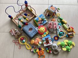 Lot de jouets bébé à donner