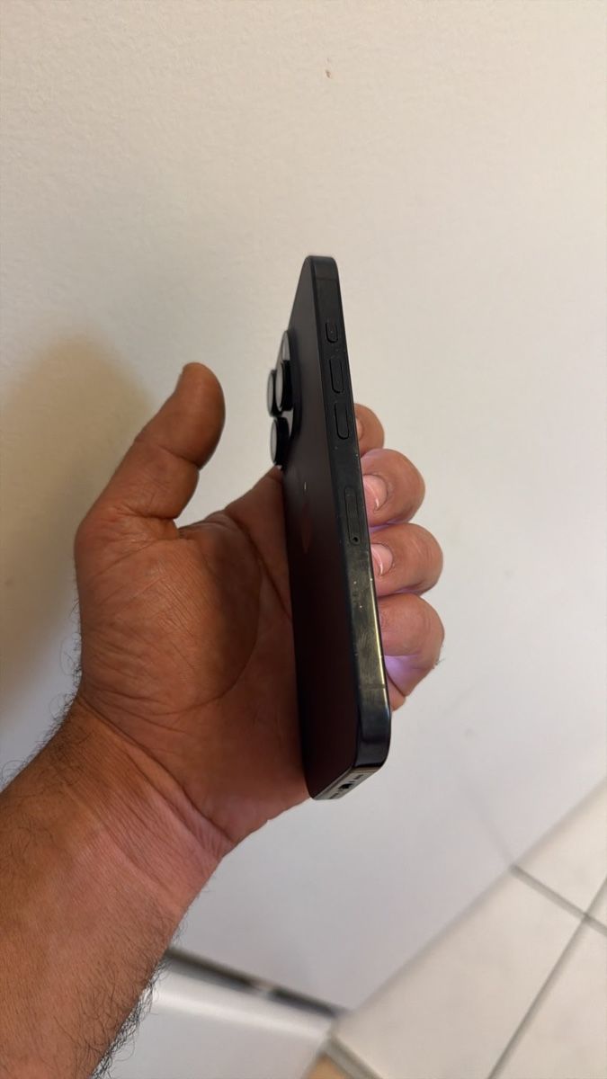 Altri accessori: ‏iPhone 16 Pro – Usato da Baden venduto da bar_cjc2 5
