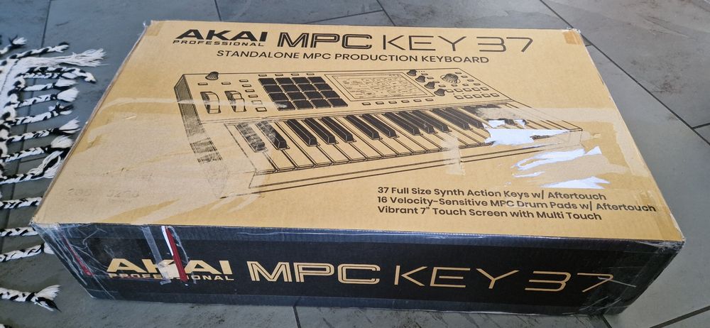 Akai Strumenti musicali: Akai MPC Key 37 – Usato da Sion venduto da Chris_p68 5