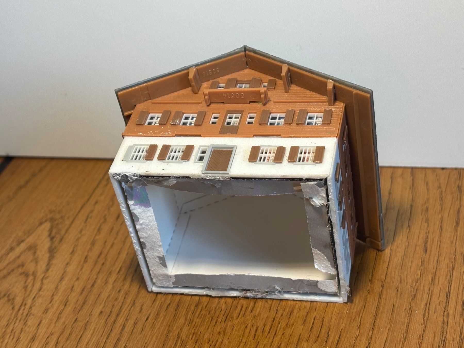Modellini di ferrovie: L2233 Mängel: Chalet (Spur N) – Usato da Birsfelden venduto da Birs_25 4