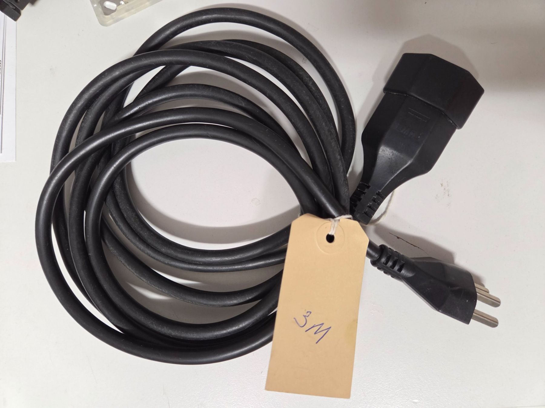Kabel: Verlängerungskabel T23 16A 3m Max Hauri – Gebraucht aus Zürich von eymen20