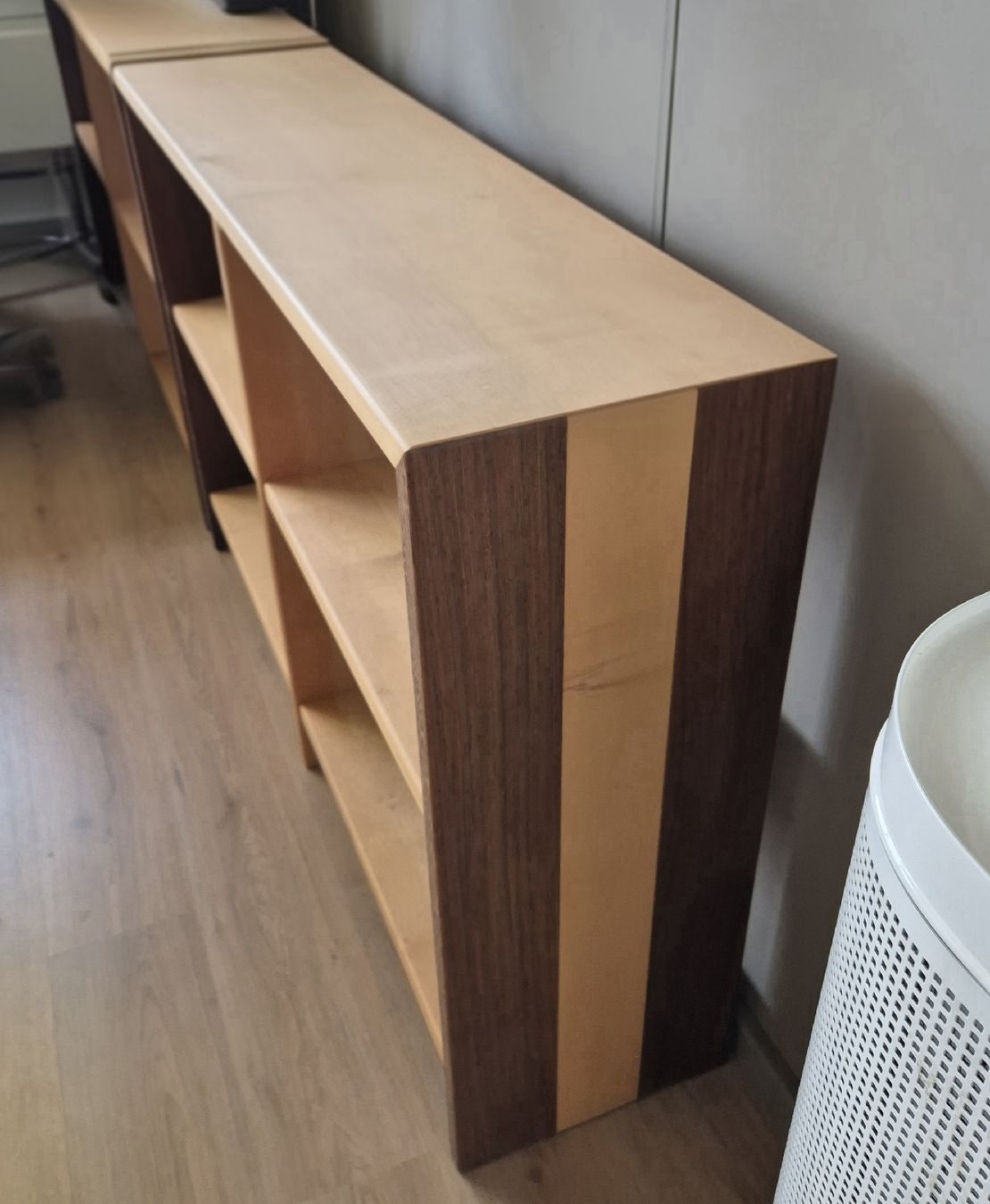 Scaffali: Regal Buche/Nussbaum 2x2 Fächer  – Usato da Widnau venduto da Marcell1501 1