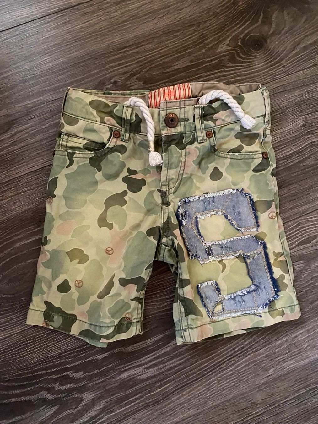Pantaloni: Short scotch shrunk 104 – Usato da Chermignon-Bas venduto da mioumiou34