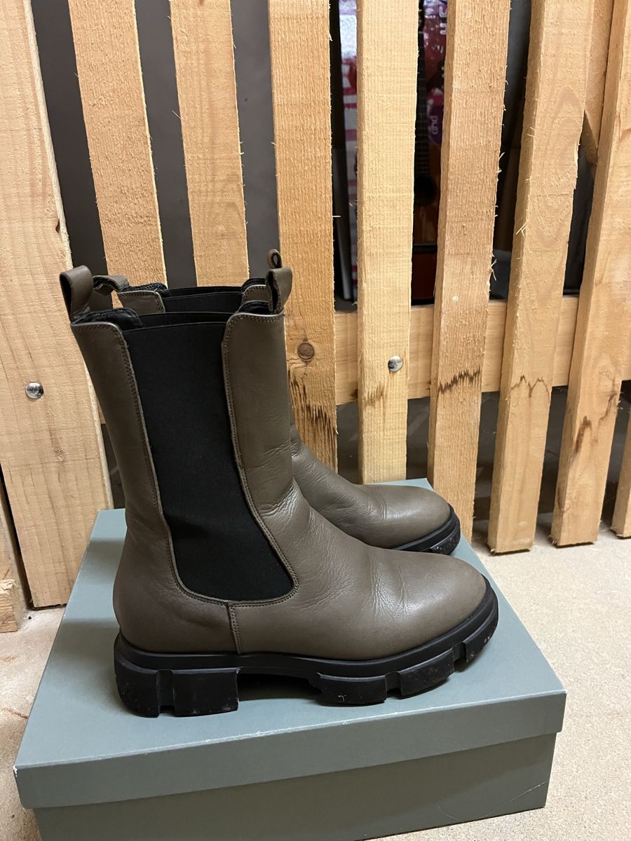 Damenschuhe: Bottines/boots Minelli kaki, cuir, taille 39 – Neu (gemäss Beschreibung) aus Hauterive NE von Lipal