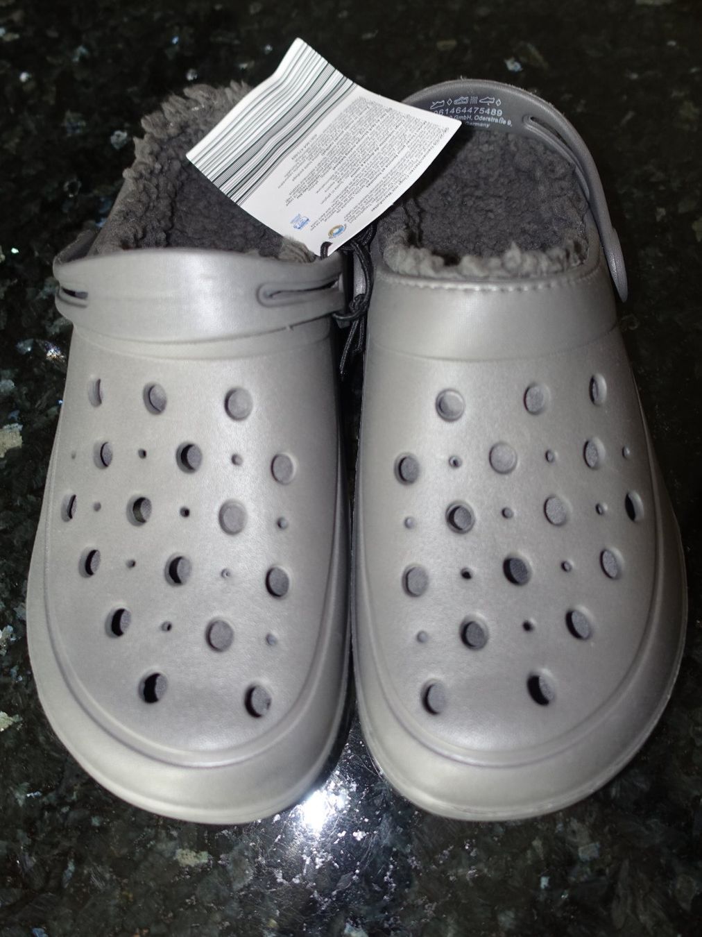 Chaussures hommes: Clogs mit Futter grau Grösse 41 neu und ungetragen – Neuf avec emballage d'origine à Pâquier-Montbarry par phi_5v2r