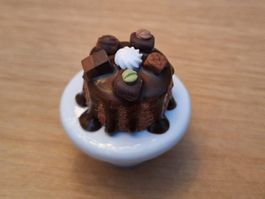 Handmade Schoko Pralinen Torte, Keramik Tortenplatte