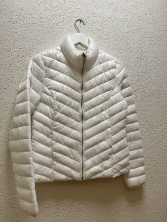 Veste mi-saison, blanche, idéale pour le printemps. Taille S
