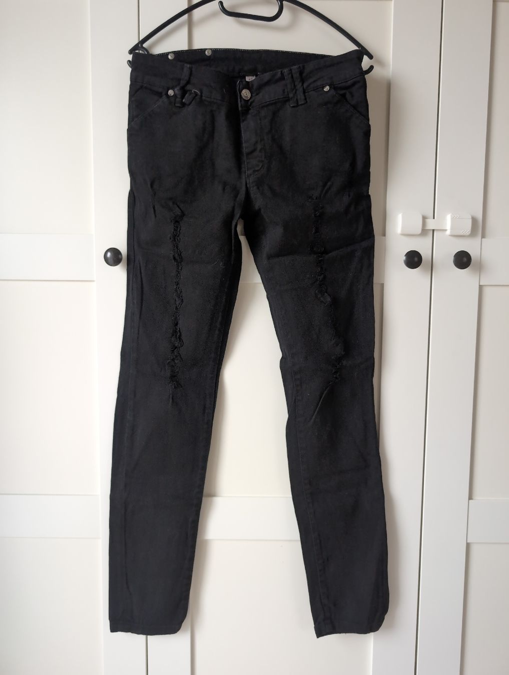 Pantaloni: Schwarze Destroyed Jeans, Gr. M – Usato da Alberswil venduto da __colafroeschli__