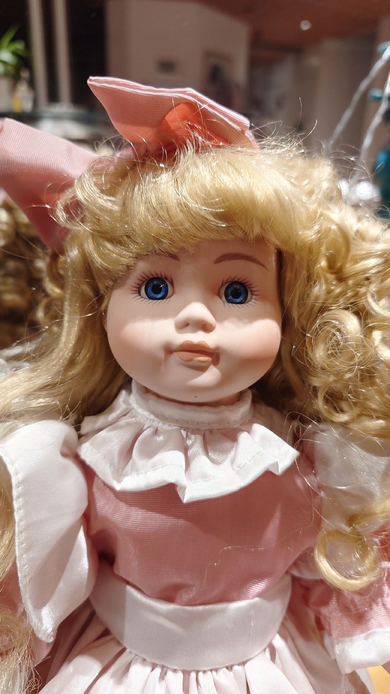 Puppen: Wunderschöne Porzellanpuppe mit Locken – Gebraucht aus Münsingen von Tuppergirl 1