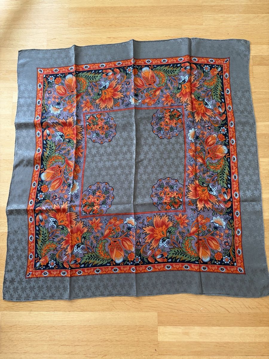 Foulards & écharpes: Seidenschal – D'occasion à Schliern b. Köniz par tezi