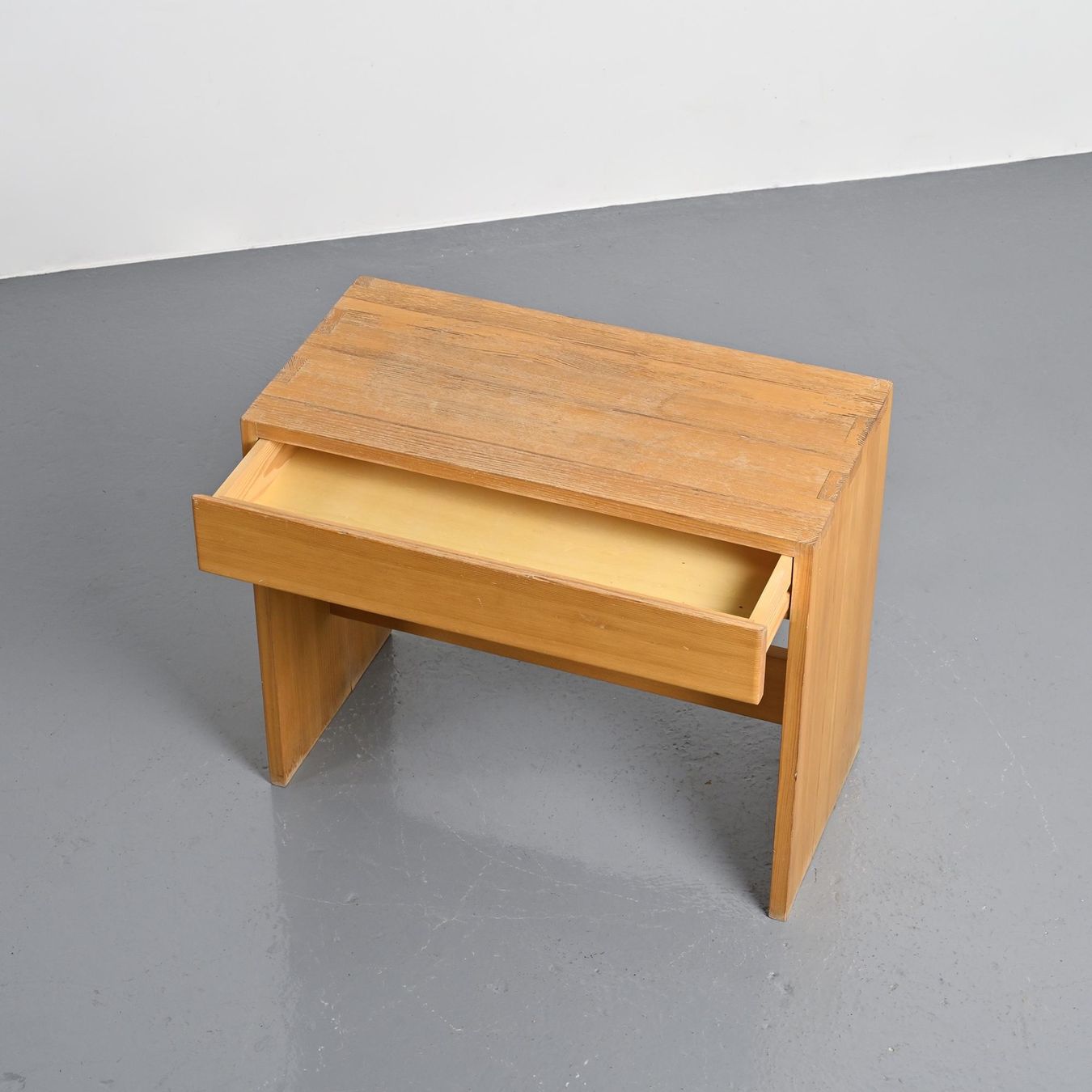 Scrivanie: Bureau en orme massif par Maison Regain, année 70 – Usato da VILLEURBANNE venduto da PATEREDELAGANDOUZE 3