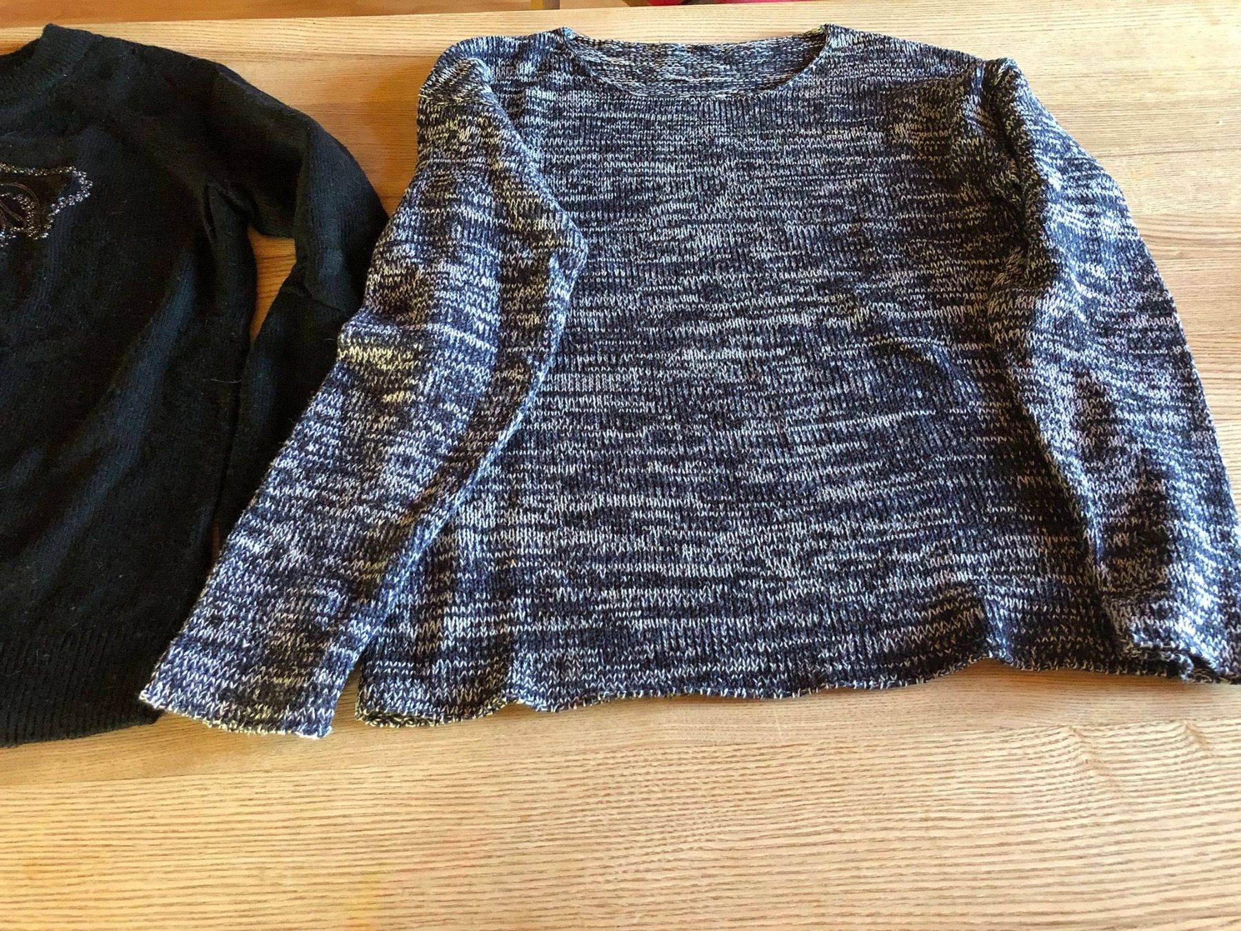 Maglioni & Felpe: 2 hübsche Damenpullover Gr. M – Usato da Röschenz venduto da Tashroal 2