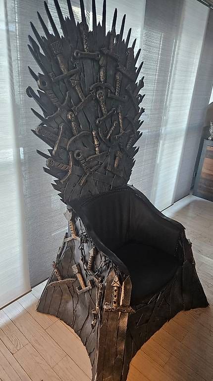 Camini: GAMES OF THRONES "Nachbau des Eisernen Throns" – Usato da Knutwil venduto da beedle