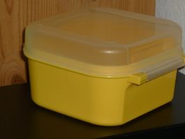 TUPPERWARE BOX 11,50X11,50 CM. H. 7 CM.