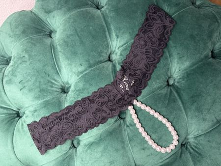 Schwarzes Spitzen String