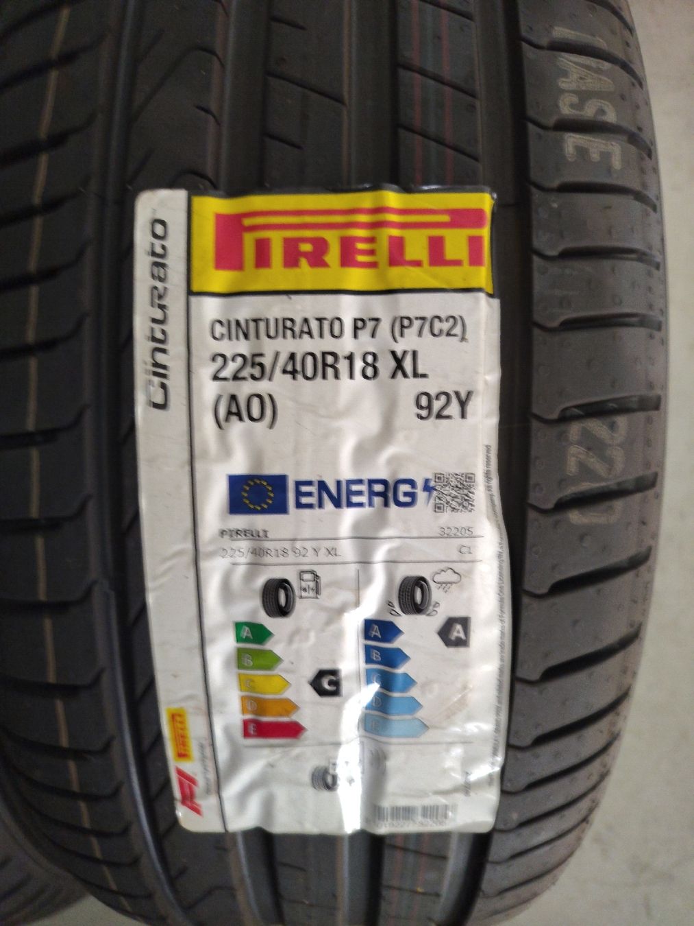 Tutti pezzi di ricambio auto: Pneu Pirelli 225/40R18 92y  – Nuovo e nell'imballaggio originale da Loveresse venduto da AtelierBurkhalter 1