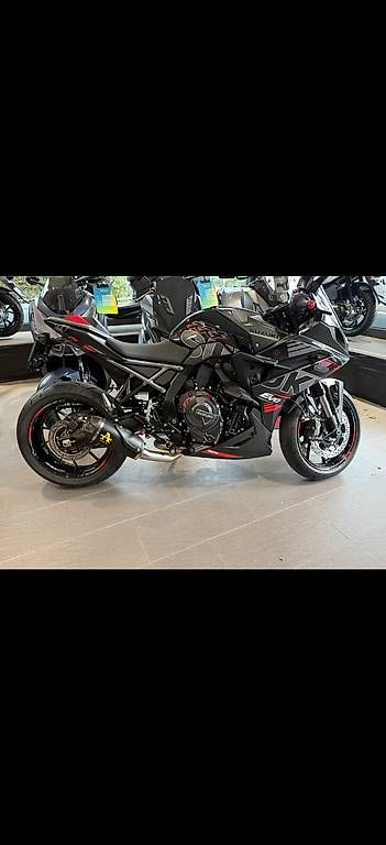 Route: Moto gsx 8r – Neuf avec emballage d'origine à Carouge par Coelho12k 2