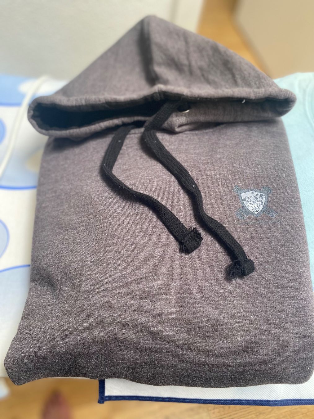 Pullover & Sweatshirts: Joli Sweat à Capuche club de ski!!! – Gebraucht aus Pfaeffikon ZH von BACozAfer