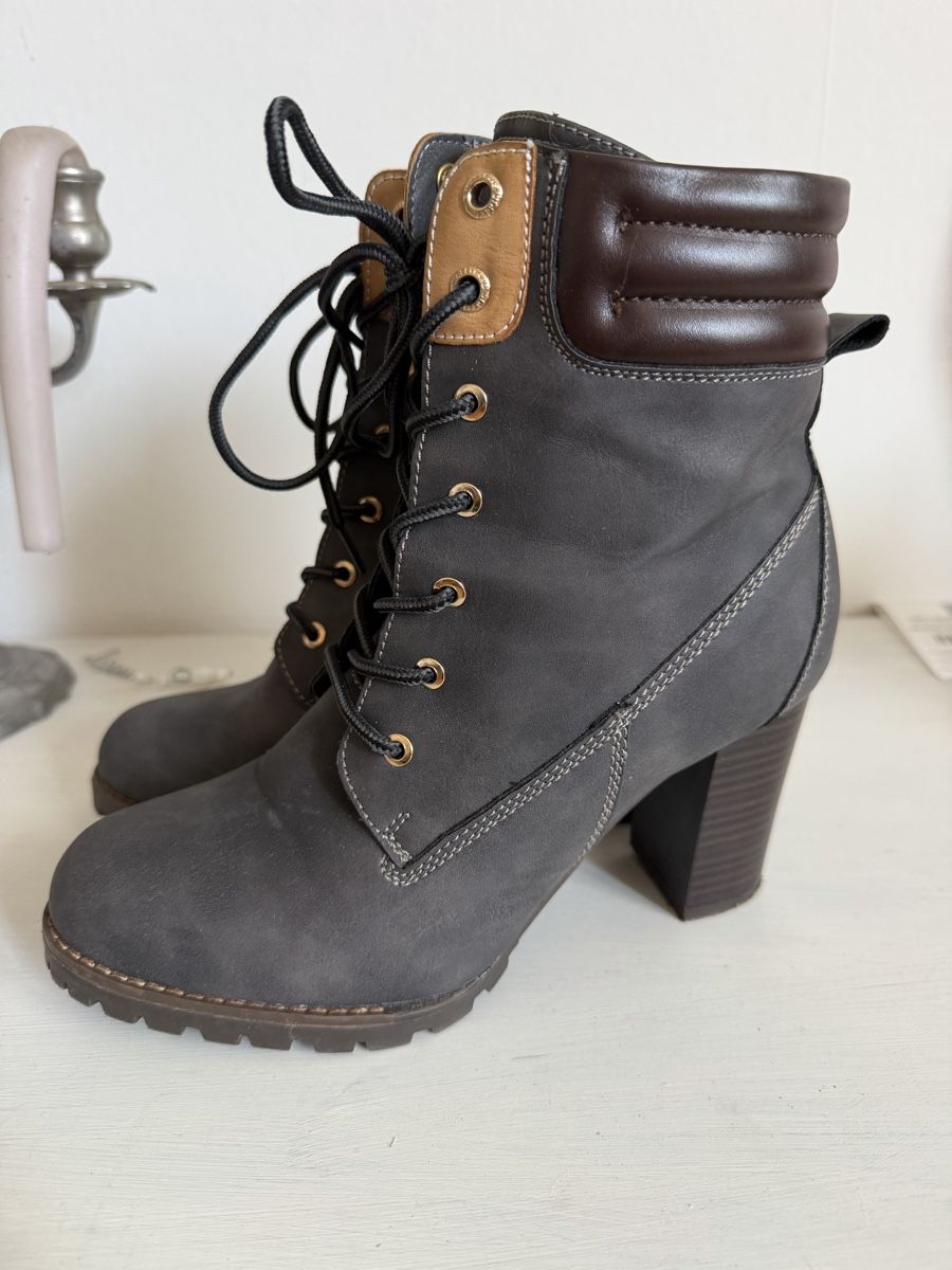 Scarpe da donna: Bottines à talons peu portées T39 – Nuovo (secondo la descrizione) da Dombresson venduto da feline_ne