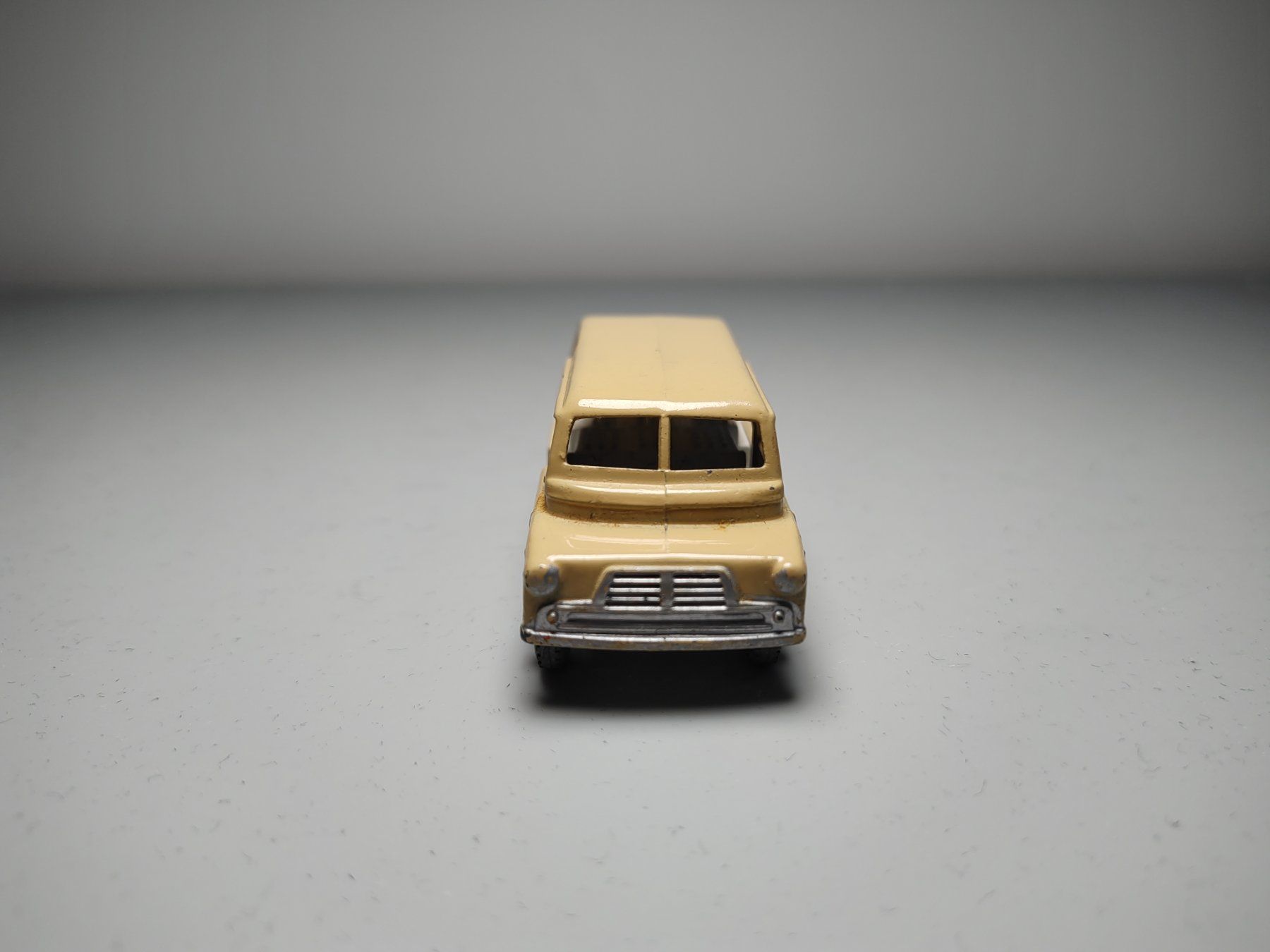 Matchbox Modellini d'auto: Matchbox Lesney No 29 Bedford Milk van – Usato da Bachenbülach venduto da R.Mall 3