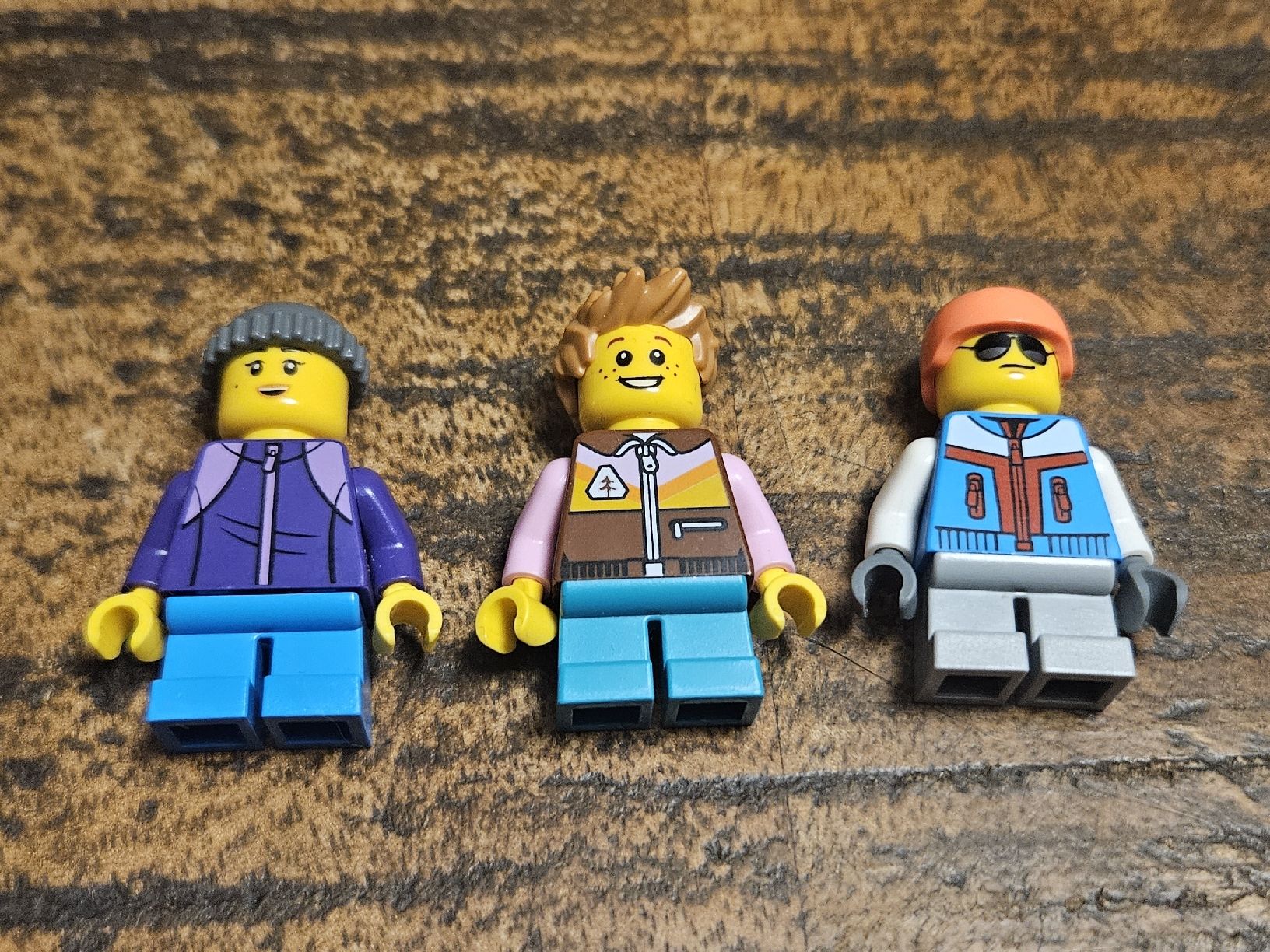 Lego Kit di costruzioni: lego lot de 3 figurines – Usato da Confignon venduto da Ecrofigs