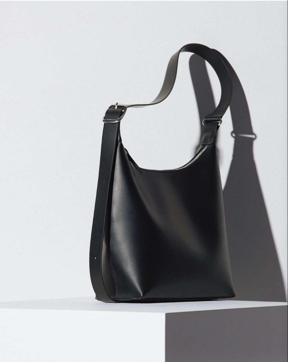 Uniqlo Sacs femmes: Uniqlo Handtasche schwarz – D'occasion à St. Gallen par raphaela_99 2